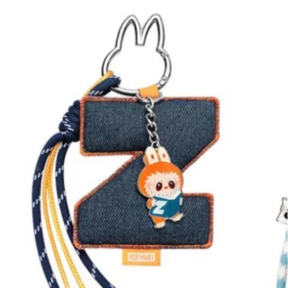Labubu Pin for Love keychain z new unopened